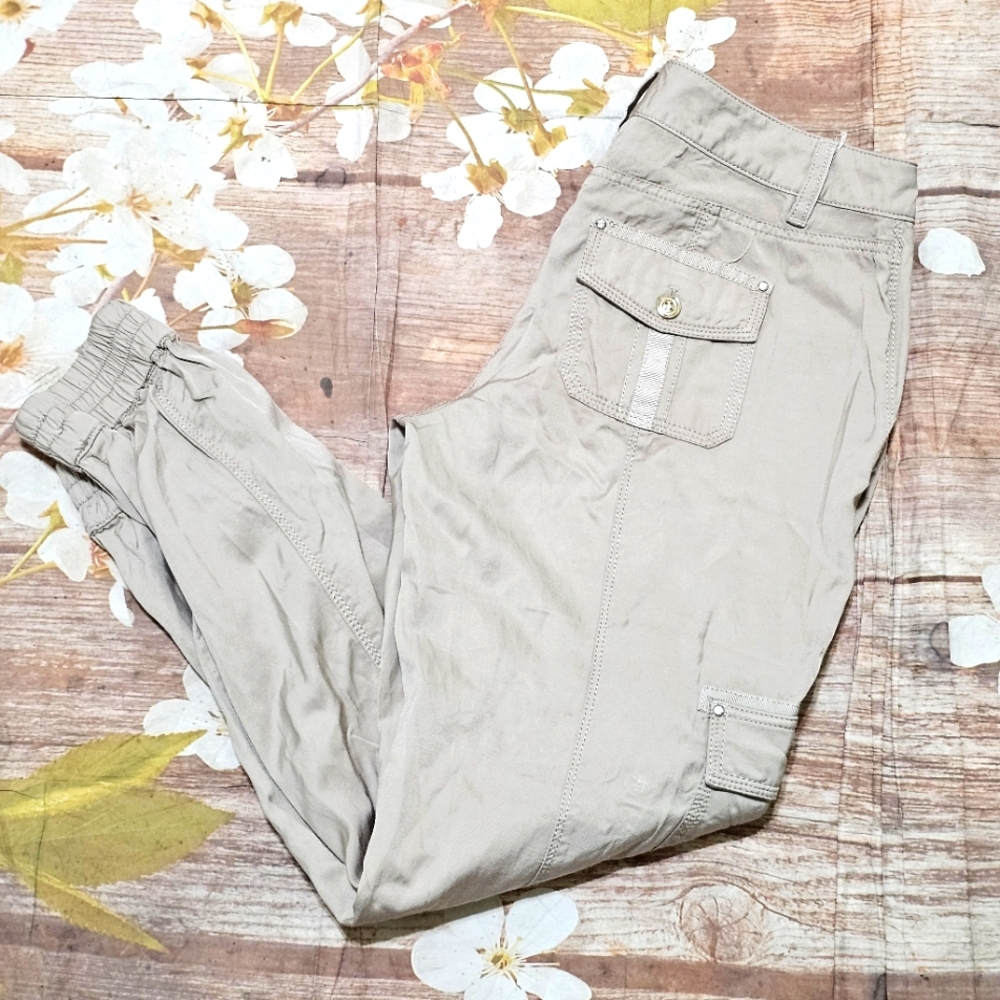 White House Black Market Beige Embellished Cargo Pants Sz 4